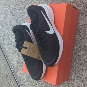 Black Womens Nike Revolution 7